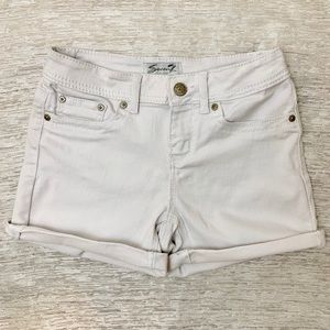 Seven white Denim shorts embroidered back pockets